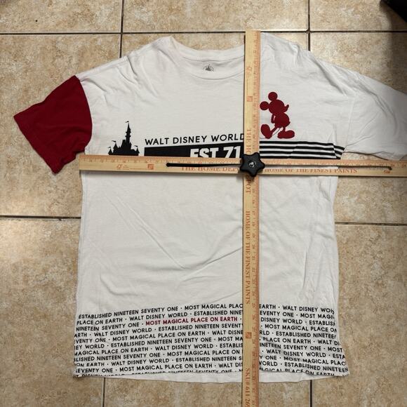 Walt Disney World EST 71 T-Shirt Mickey Mouse Graphic Tee Red Sleeve - Picture 2 of 2